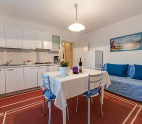 Apartments Fiorela / Two-bedroom apartment with balcony, parking, and sea view
