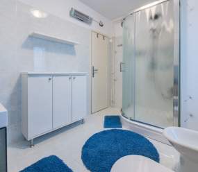 Apartments Fiorela / Two-bedroom apartment with balcony, parking, and sea view