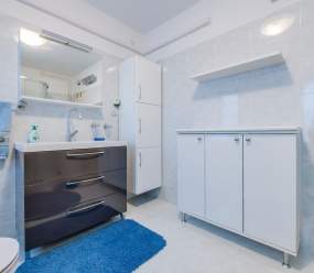 Apartments Fiorela / Two-bedroom apartment with balcony, parking, and sea view