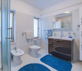 Apartments Fiorela / Two-bedroom apartment with balcony, parking, and sea view