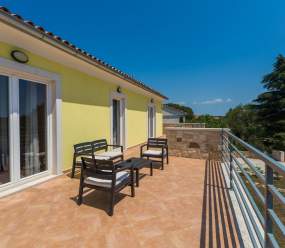 Villa Violetta con piscina e giardino