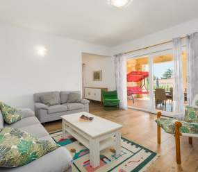 Villa Violetta con piscina e giardino