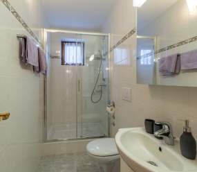 Elegant two-bedroom apartment with terrace in Rovinj