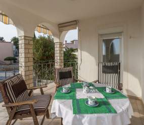 Elegant two-bedroom apartment with terrace in Rovinj