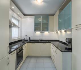 Elegant two-bedroom apartment with terrace in Rovinj