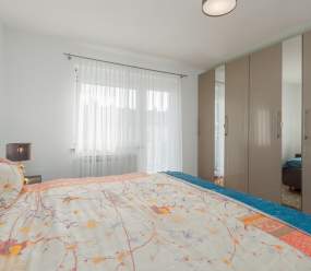 Elegant two-bedroom apartment with terrace in Rovinj