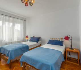 Elegant two-bedroom apartment with terrace in Rovinj