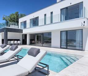 Villa Ultima with sea view, private pool, jacuzzi, gym and sauna