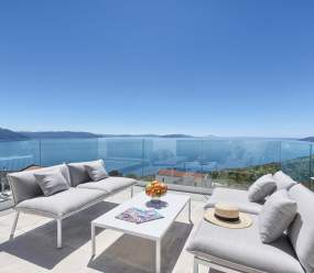 Villa Ultima with sea view, private pool, jacuzzi, gym and sauna