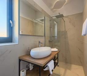 Villa Ultima with sea view, private pool, jacuzzi, gym and sauna