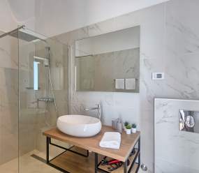 Villa Ultima with sea view, private pool, jacuzzi, gym and sauna