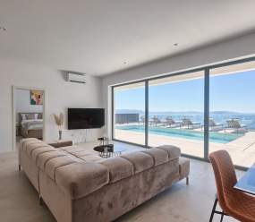 Villa Ultima with sea view, private pool, jacuzzi, gym and sauna