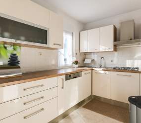 Apartments Fiorela / Comfort apartment with sea view