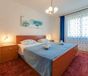 Apartments Fiorela / Comfort apartment with sea view