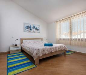 Family apartments Medulin / A1 Exclusive one-bedroom apartment with shared pool for 4 persons