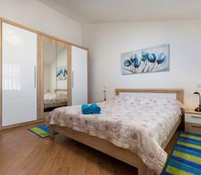Family apartments Medulin / A1 Exclusive one-bedroom apartment with shared pool for 4 persons