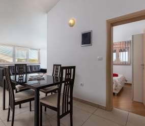 Family apartments Medulin / A2 Family one bedroom apartment with shared pool and parking for 4 perso