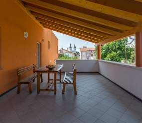 Family apartments Medulin / A3 Light two-bedroom apartment with shared pool and parking