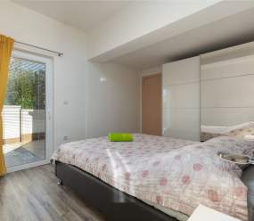 Family apartments Medulin / A4 Two-bedroom apartment with shared pool and parking