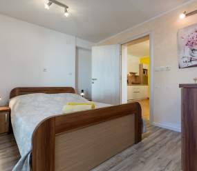 Family apartments Medulin / A4 Two-bedroom apartment with shared pool and parking