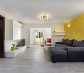 Family apartments Medulin / A5 One-bedroom apartment Love with shared pool and parking for 4 persons