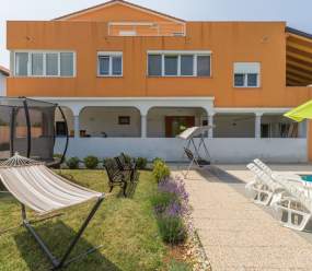 Family apartments Medulin / A5 One-bedroom apartment Love with shared pool and parking for 4 persons