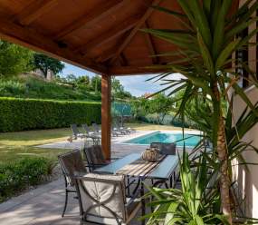 Holiday home with private pool and garden in central Istria / Tervis