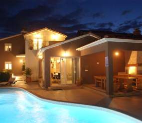 Five bedroom villa Emily with pool in Medulin