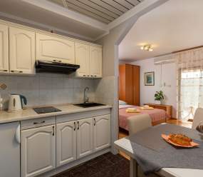 Apartments Kristina / Studio for 2 persons with terrace and private parking