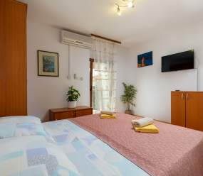 Apartments Kristina / Studio for 2 persons with terrace and private parking