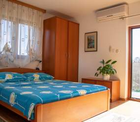 Apartments Kristina / Studio for 2 persons with terrace and private parking