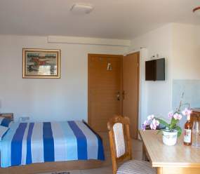 Apartments Kristina / Studio for 3 persons with terrace and private parking