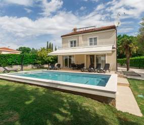 Exclusive 4 bedroom villa Alex in Porec with private pool, garden and parking