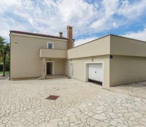 Exclusive 4 bedroom villa Alex in Porec with private pool, garden and parking