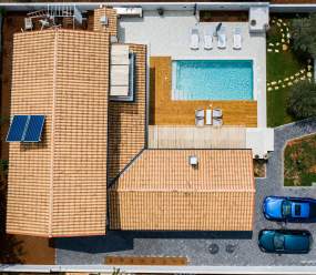 Modern Villa with 4 bedrooms and pool near Pula