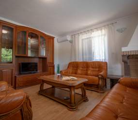 Holiday house near Poreč for 12 persons with pool and beautiful garden