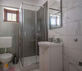 Holiday house near Poreč for 12 persons with pool and beautiful garden