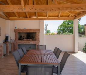 Holiday house near Poreč for 12 persons with pool and beautiful garden