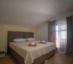 Holiday house near Poreč for 12 persons with pool and beautiful garden