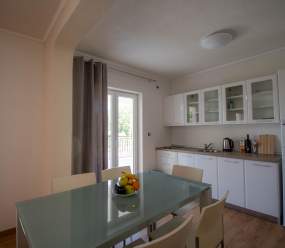 Holiday house near Poreč for 12 persons with pool and beautiful garden