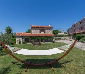 Sweet Home Ana for 3 persons in the countryside near Rovinj with jacuzzi