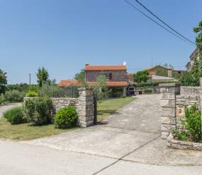 Sweet Home Ana for 3 persons in the countryside near Rovinj with jacuzzi