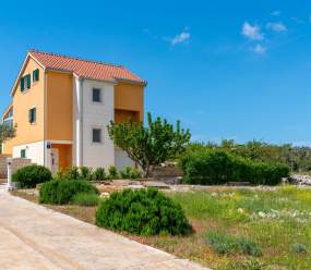 Villa Jelena with pool on the island of Brač