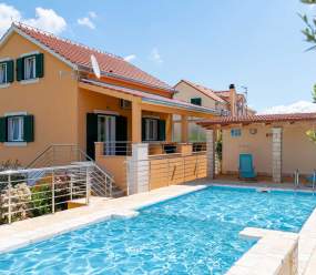 Villa Jelena with pool on the island of Brač