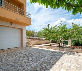 Villa Jelena with pool on the island of Brač