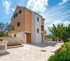 Villa Jelena with pool on the island of Brač