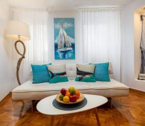 Sorgenfrei two-bedroom apartment in Rovinj Old Town