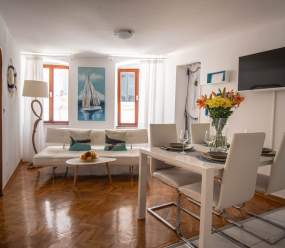 Sorgenfrei two-bedroom apartment in Rovinj Old Town