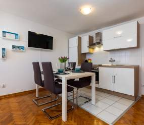 Sorgenfrei two-bedroom apartment in Rovinj Old Town