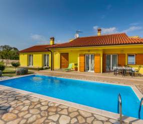 Delightful villa with pool for 6 persons